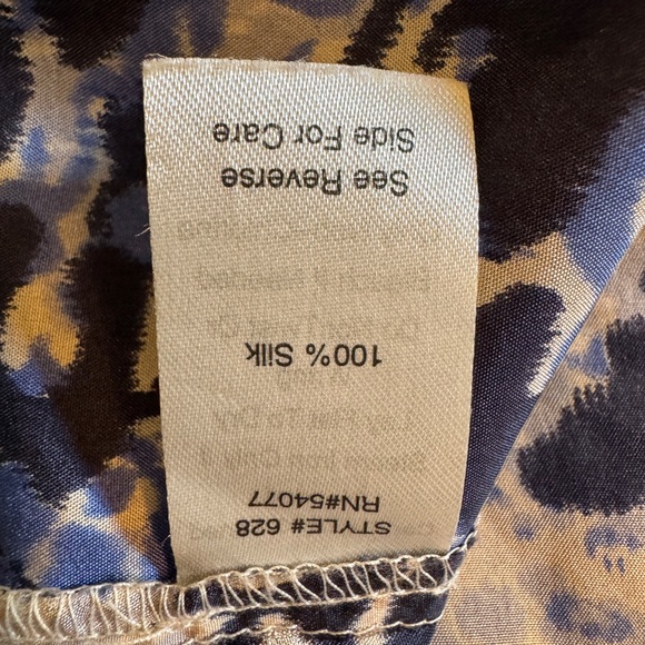 CAbi Blue and Cream Patterned Ruffle Blouse 100% Silk Size L - Picture 7 of 9